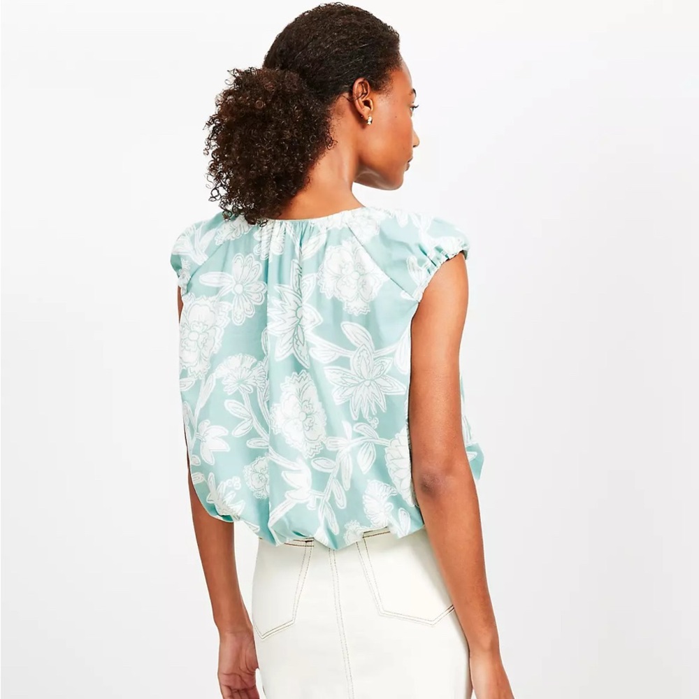 Loft Floral V Neck Bubble Hem Cropped Short Sleeve Top Size Small Teal Green - Picture 2 of 10